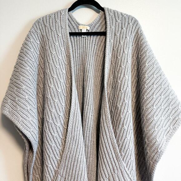 Michael Kors Gray Cable Knit Chunky Oversized Poncho Shawl Size OS - Picture 5 of 10